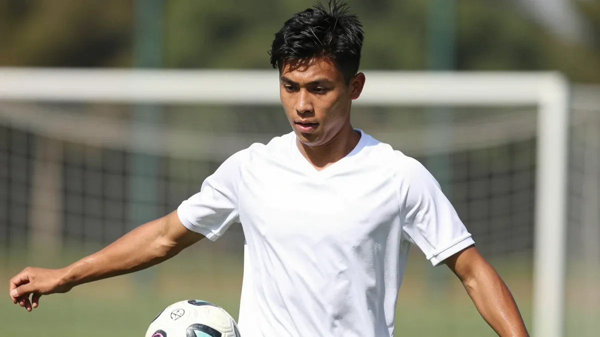 Tottenham Hotspur send Mikey Moore on loan to FC Koln and agree a deal for Pape Matar Sarr to join Juventus with a...