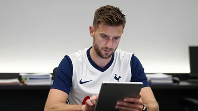 Tottenham Hotspur are in discussions with Chelsea for Mykhaylo Mudryk on loan as Manchester City pursue Everton's Iliman...