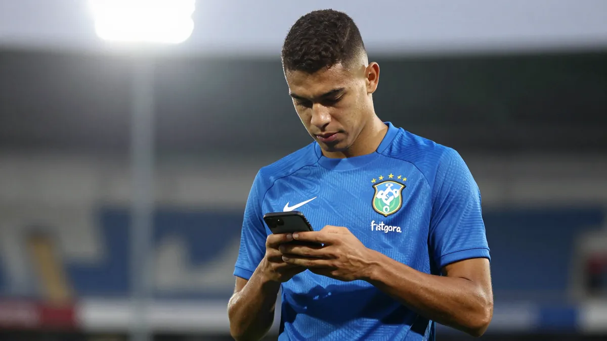 Savinho fuels Tottenham transfer speculation after Instagram bio change